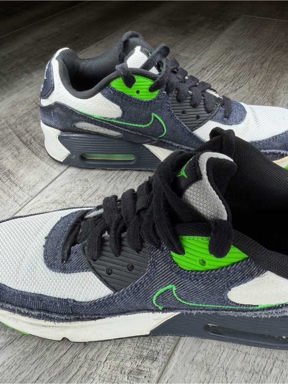 Nike Boys Size 6 Blue and Neon Green Low-Top Sneakers